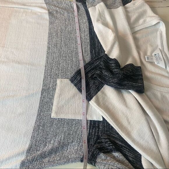 Market & Spruce Striped Asymmetric Long sleeve top - Picture 3 of 9